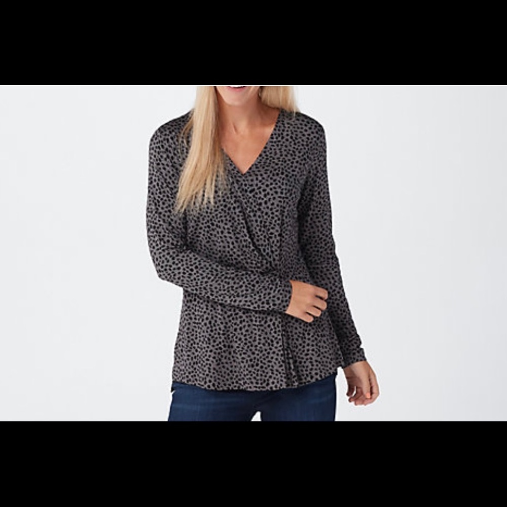 Lisa Rinna V-Neck Pleat Longsleeve Top - Picture 2 of 13